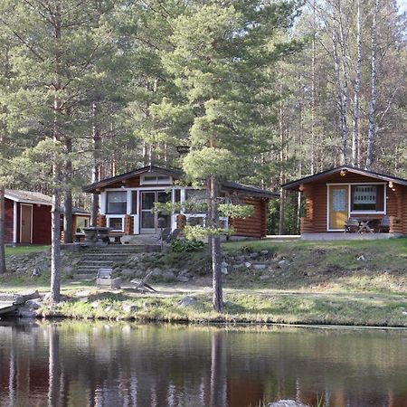Hotel Hirsimoekki Ja Makuuaitta Karijoki Exterior foto