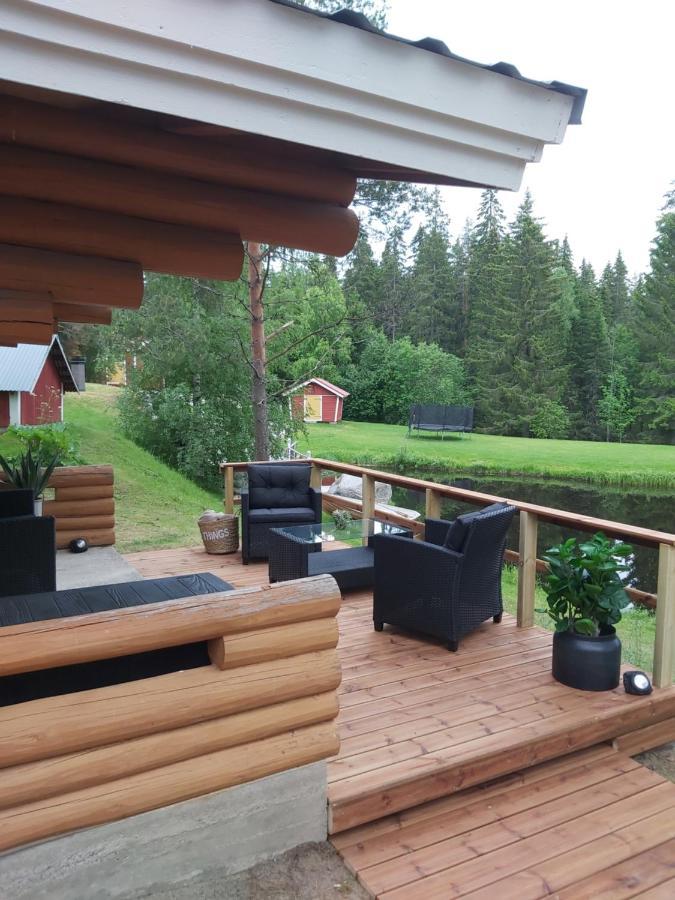 Hotel Hirsimoekki Ja Makuuaitta Karijoki Exterior foto