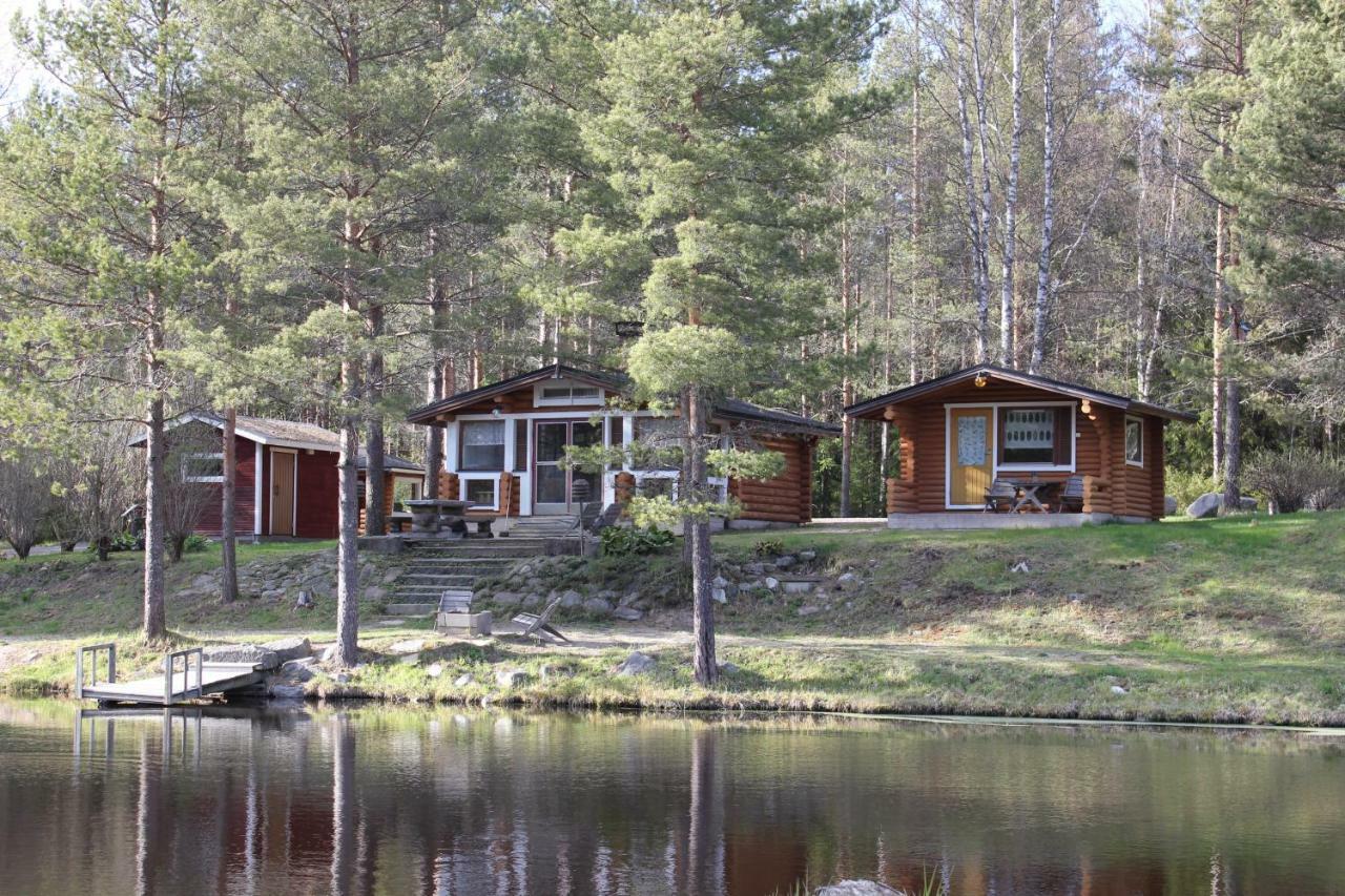Hotel Hirsimoekki Ja Makuuaitta Karijoki Exterior foto